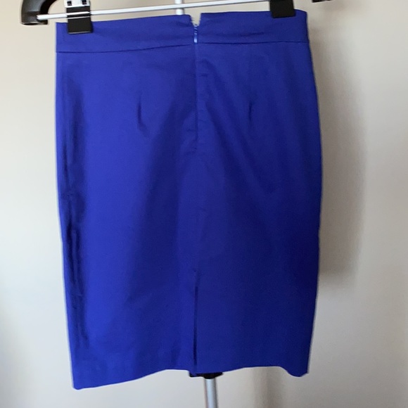 Le Chateau Blue pencil skirt in size 0. - Picture 6 of 10